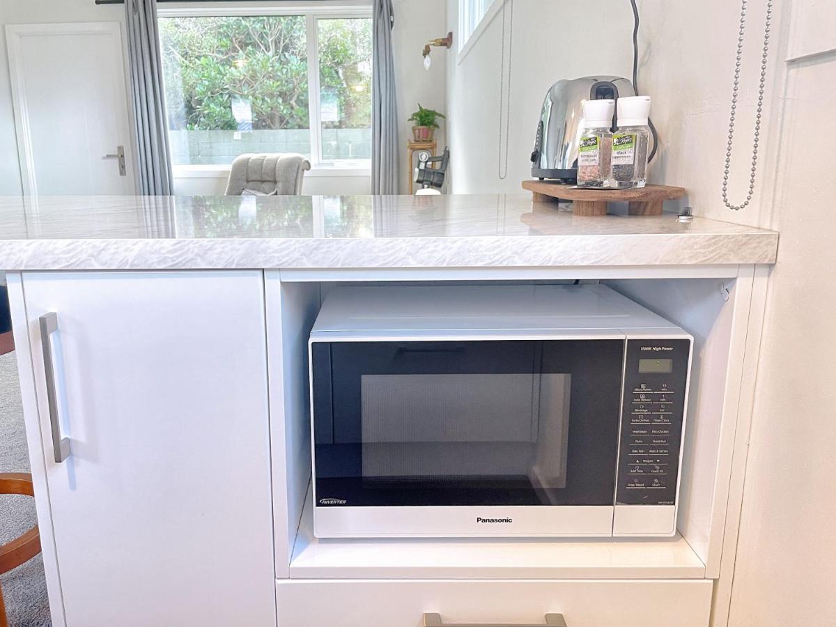 Cozy N Comfortable,5 Mins To Airport Villa Wellington Exterior photo